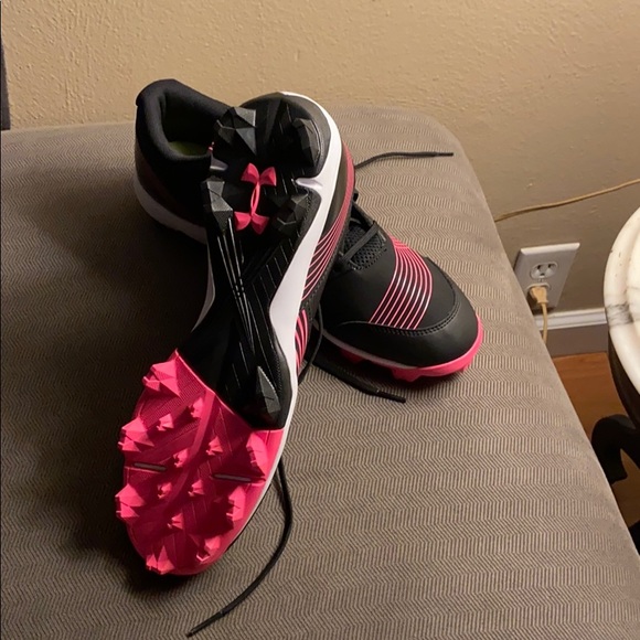 Under Armour Cleats - Picture 2 of 3